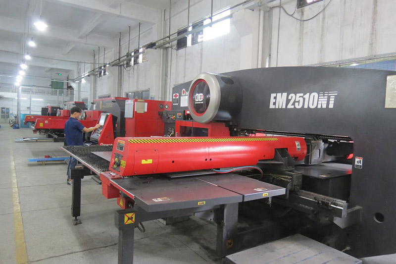 專業(yè)操作臺(tái)廠家生產(chǎn)車間照片