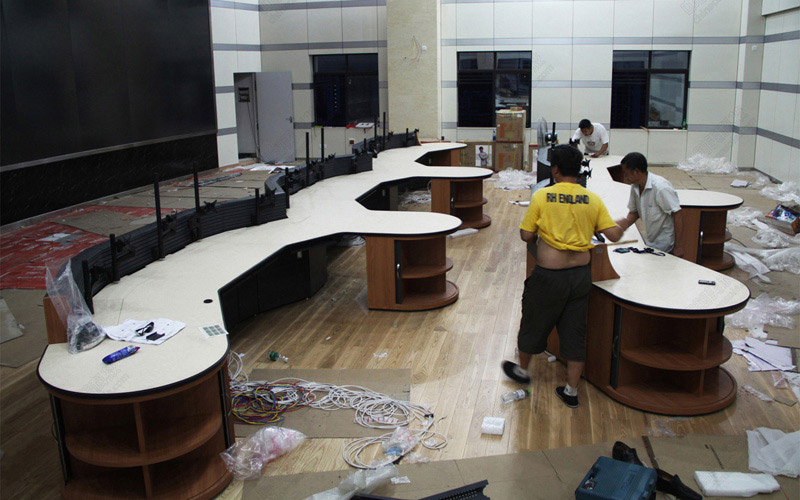 海南省?？谑泄╇娋终{(diào)度中心弧形操作臺(tái)圖片